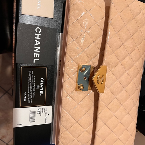 ❤️‍🔥CHANEL ❤️‍🔥QUILTED CRINKLED PATENT LEATHER CLASSIC JUMBO SINGLE FLAP BAG - Picture 5 of 15